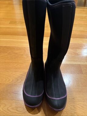 Muck women’s boots size 7 .